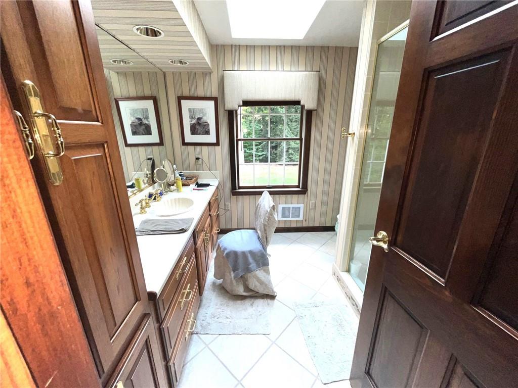 327 Pine Road Sewickley, PA 15143 - Photo 22 of 42 Owner's Bath.