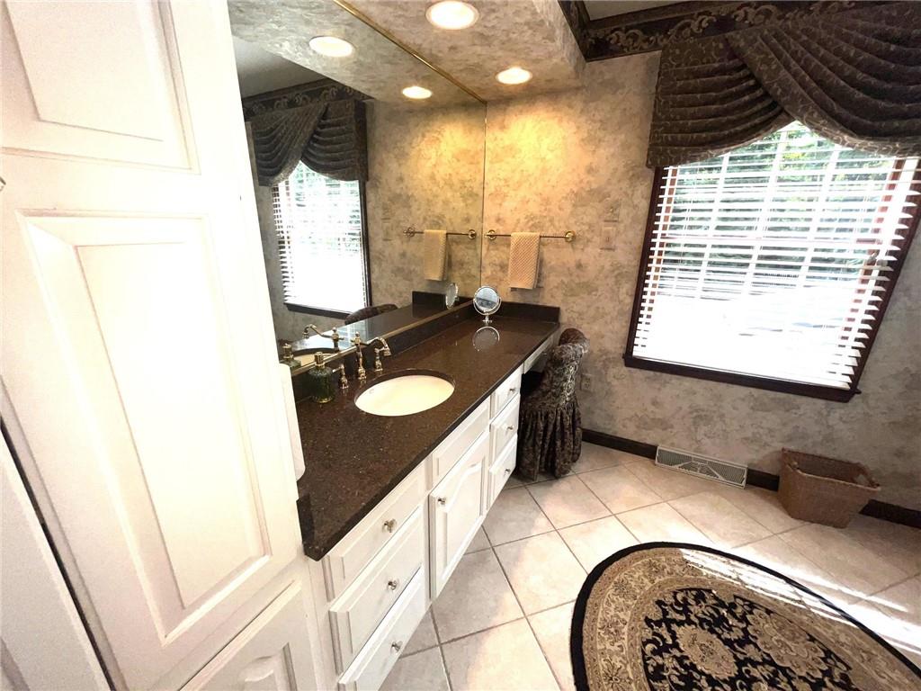 327 Pine Road Sewickley, PA 15143 - Photo 23 of 42 Second Owner's Bath.