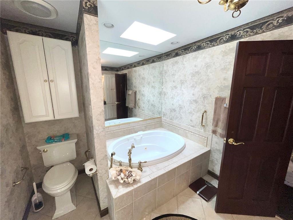 327 Pine Road Sewickley, PA 15143 - Photo 24 of 42 Second Owner's Bath.