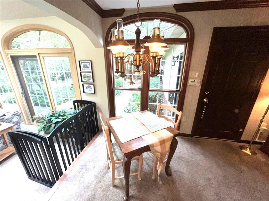 327 Pine Road Sewickley, PA 15143 - Photo 9 of 42 Breakfast Nook.