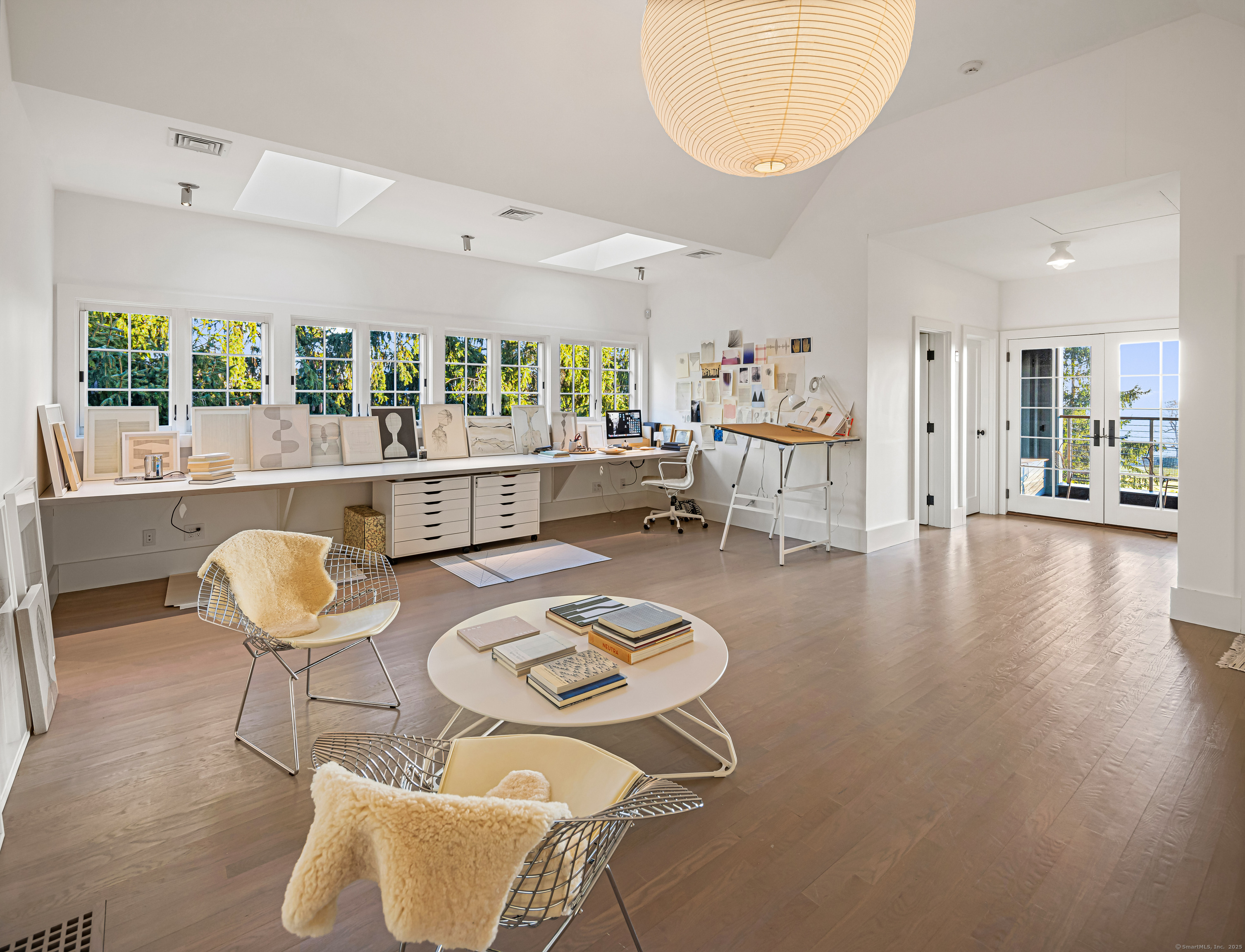 1131 Sasco Hill Road Fairfield, CT 06824 - Photo 32 of 40 a living room with furniture and a large window