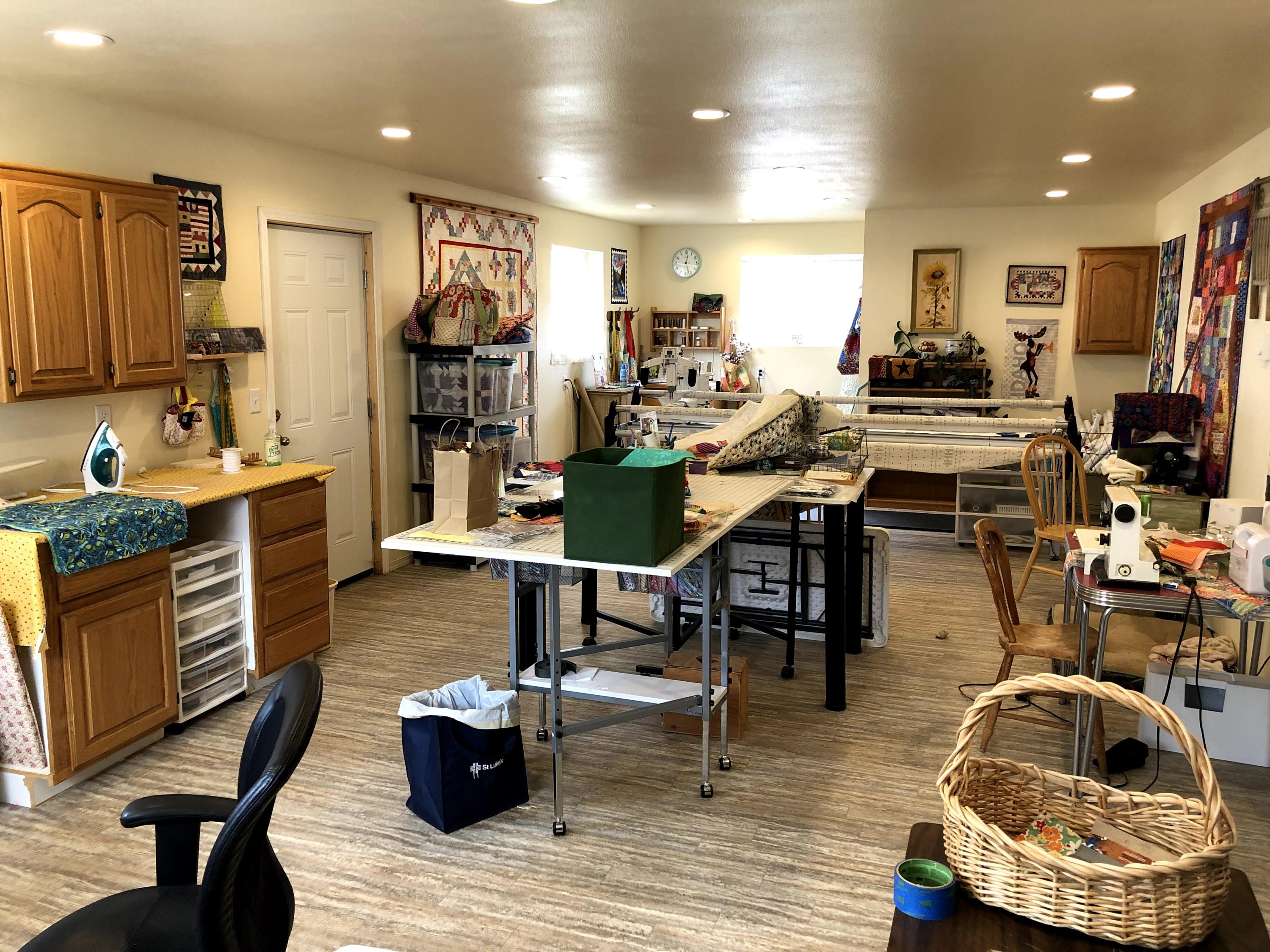 9263 Southwest Copley Road Powell Butte, OR 97753 - Photo 31 of 37 Quilt and Craft room