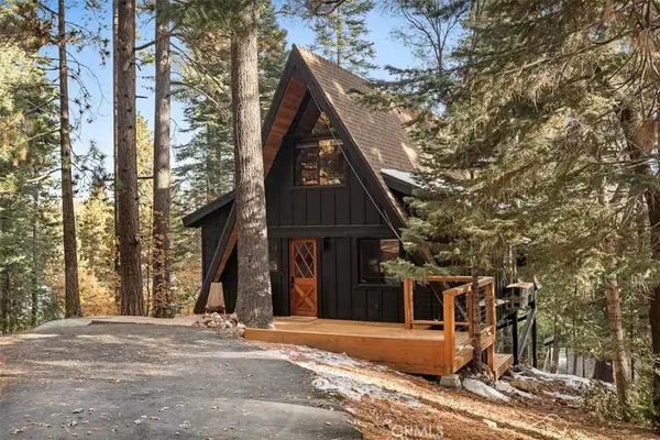 $590,000 | 26664 Thunderbird Drive, Lake Arrowhead, CA 92352