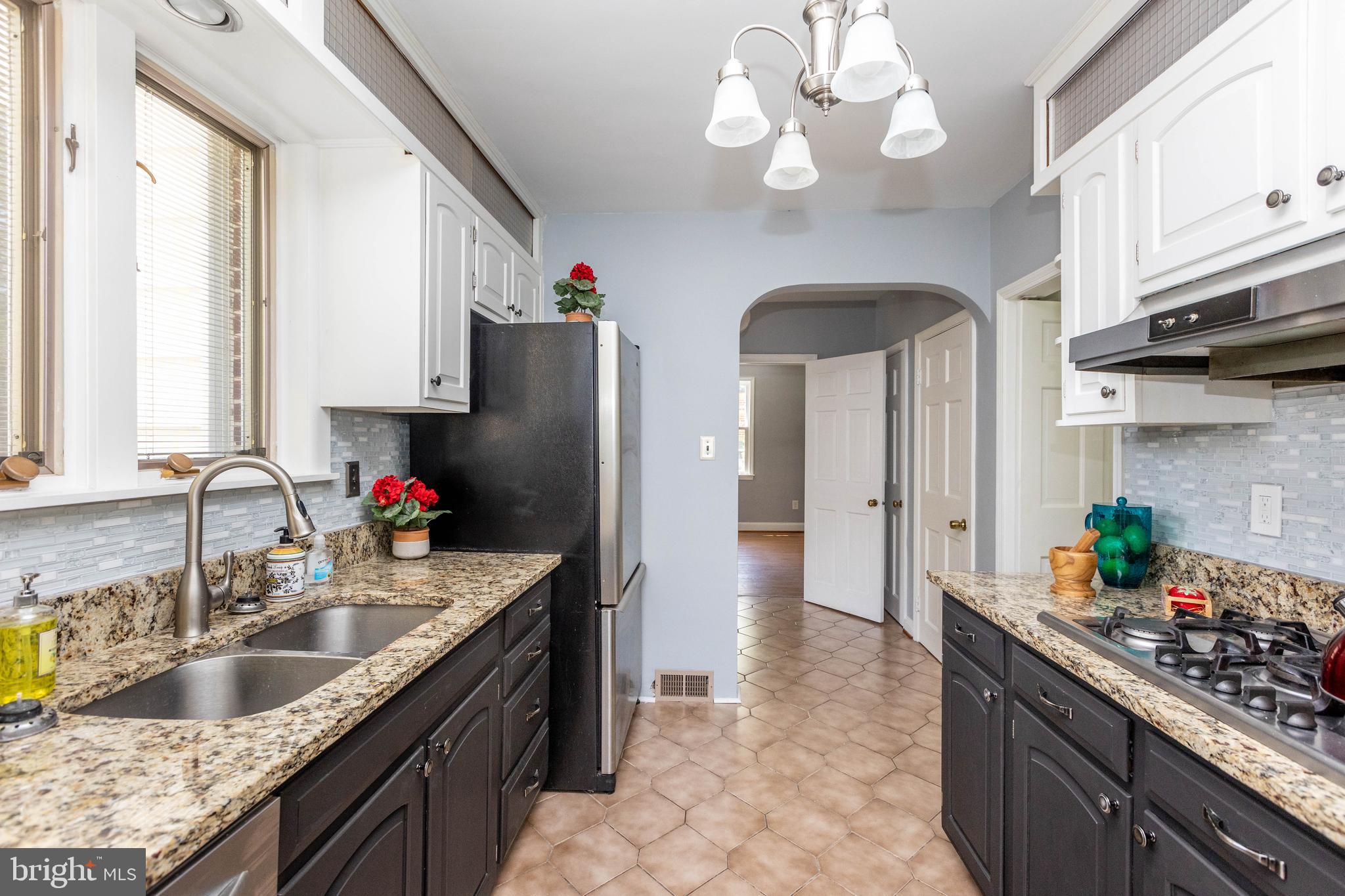 5507 Springlake Way Baltimore, MD 21212 - Photo 13 of 46 Kitchen