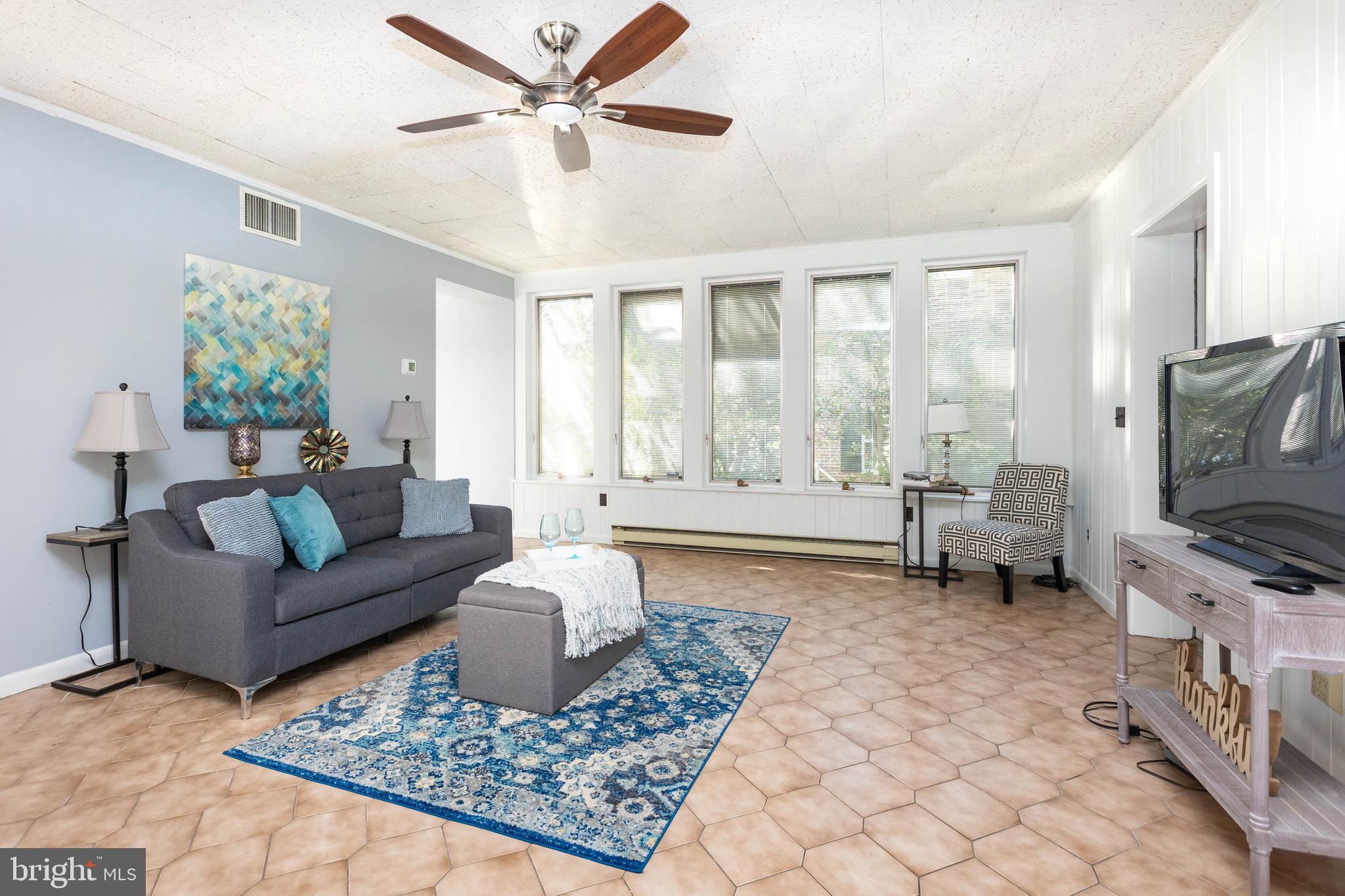 5507 Springlake Way Baltimore, MD 21212 - Photo 17 of 46 Family room