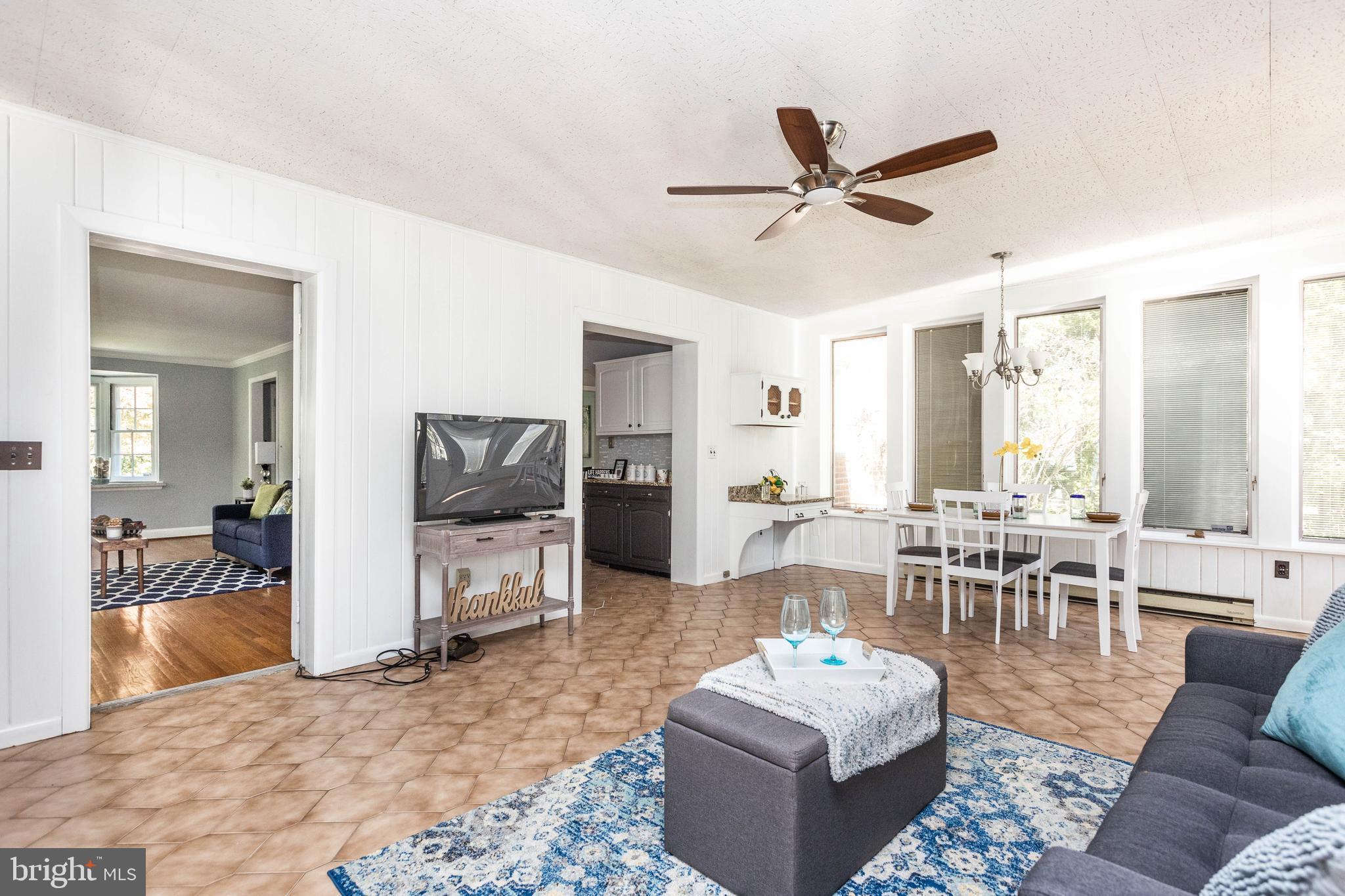 5507 Springlake Way Baltimore, MD 21212 - Photo 19 of 46 Family room w/ breakfast area