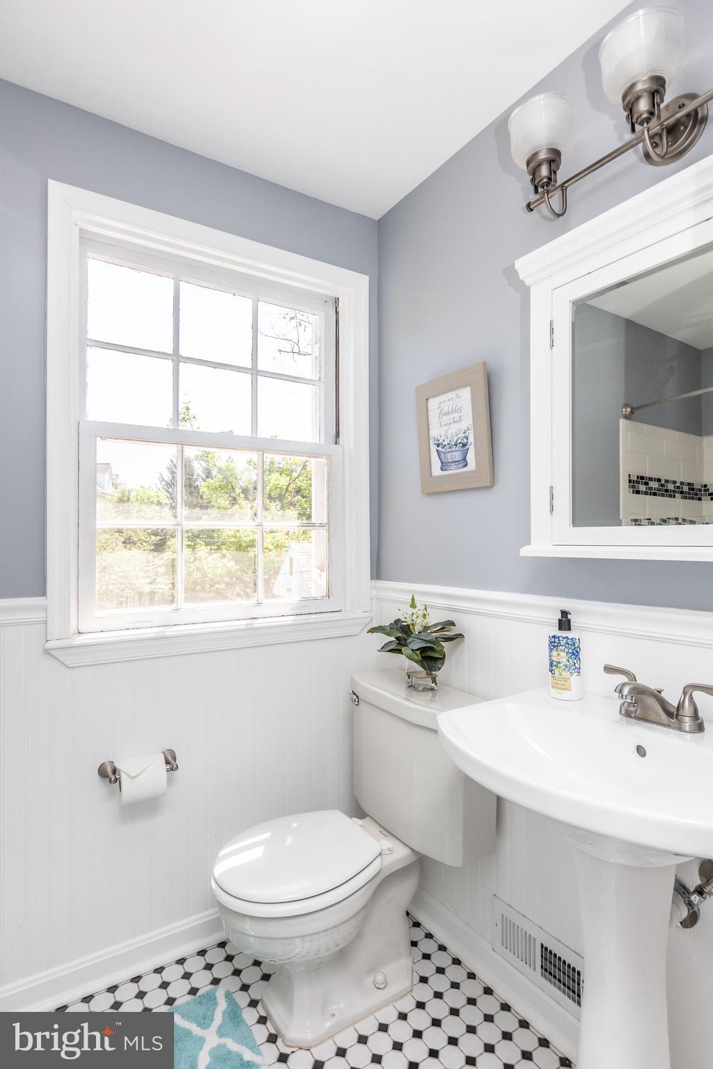 5507 Springlake Way Baltimore, MD 21212 - Photo 30 of 46 Hall bath