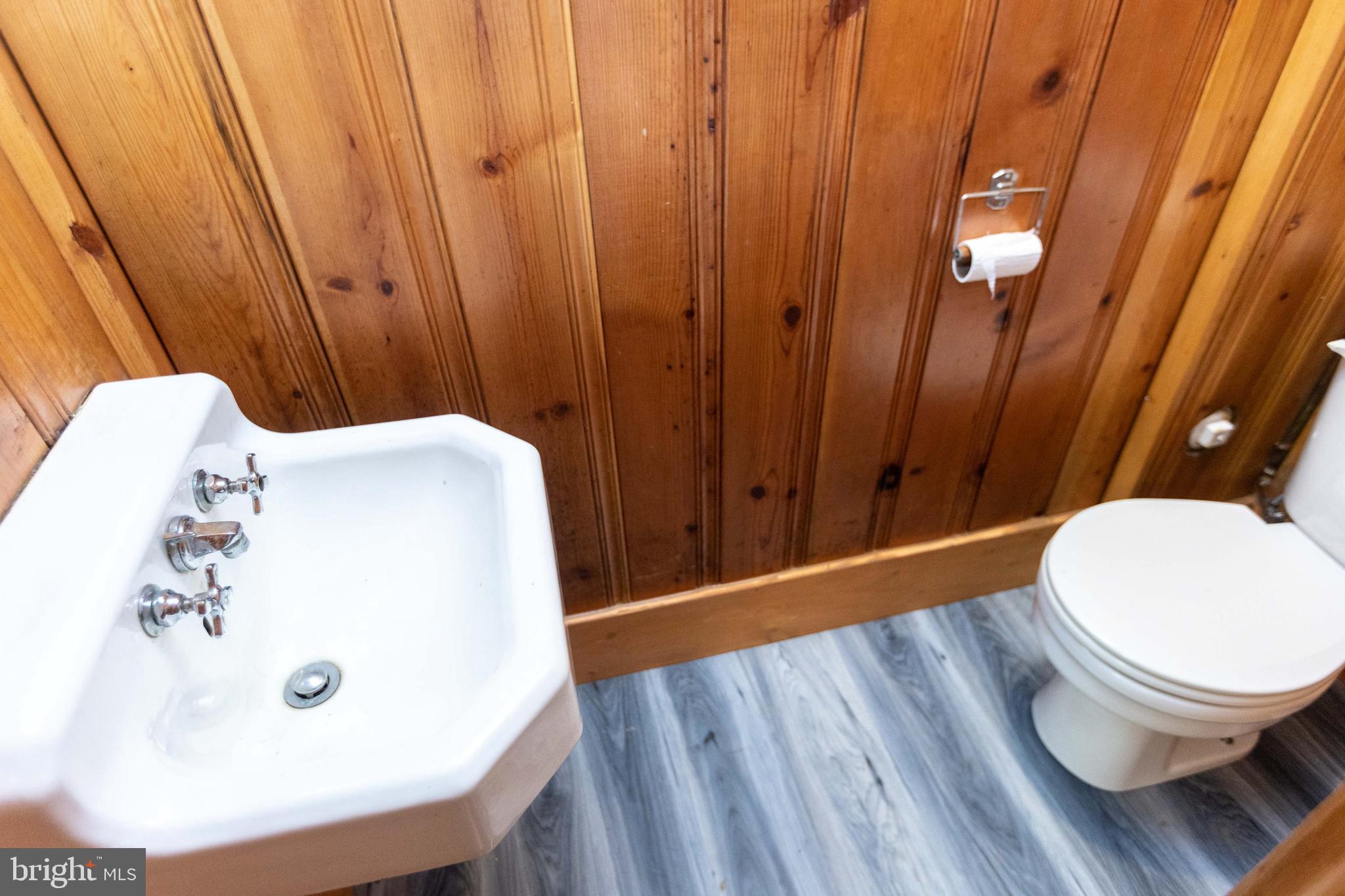 5507 Springlake Way Baltimore, MD 21212 - Photo 34 of 46 Lower level powder room