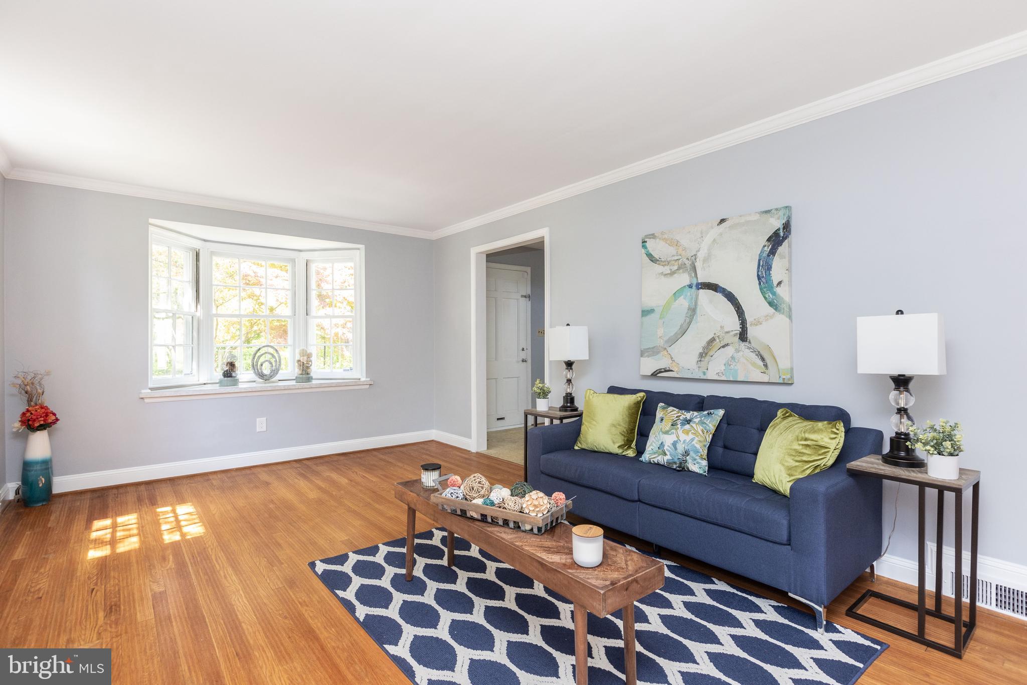 5507 Springlake Way Baltimore, MD 21212 - Photo 5 of 46 Living room