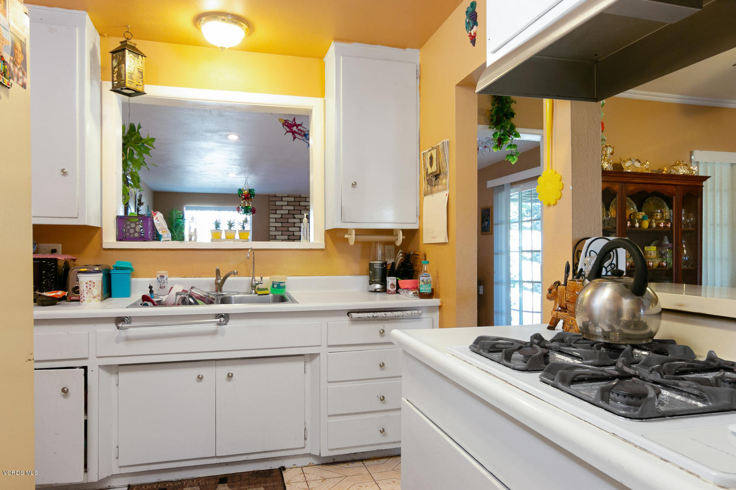 1731 Rialto Street Oxnard, CA 93035 - Photo 13 of 27 1731 Rialto St-011-25-Kitchen-MLS_Size