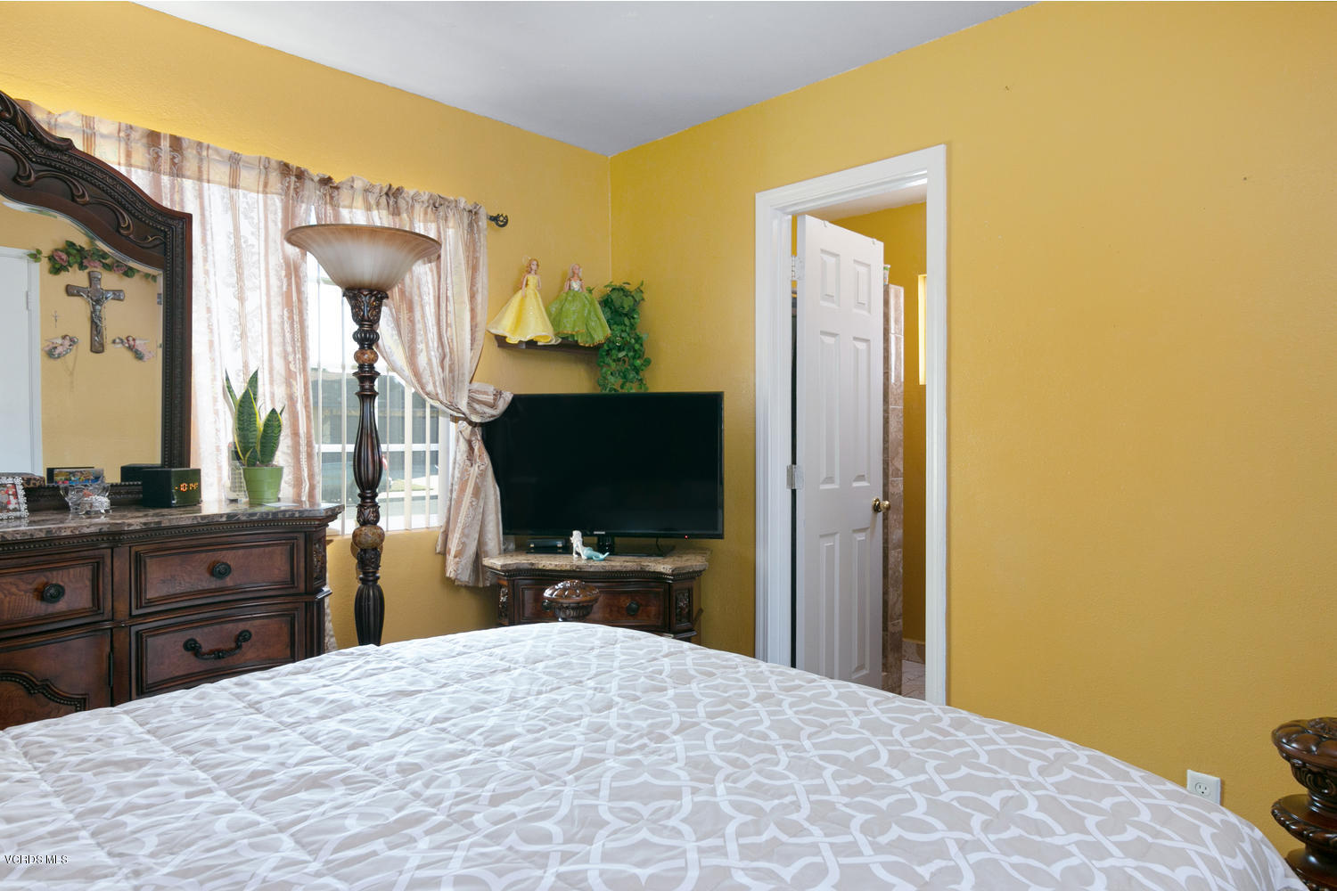 1731 Rialto Street Oxnard, CA 93035 - Photo 15 of 27 1731 Rialto St-015-18-Master Bedroom-MLS