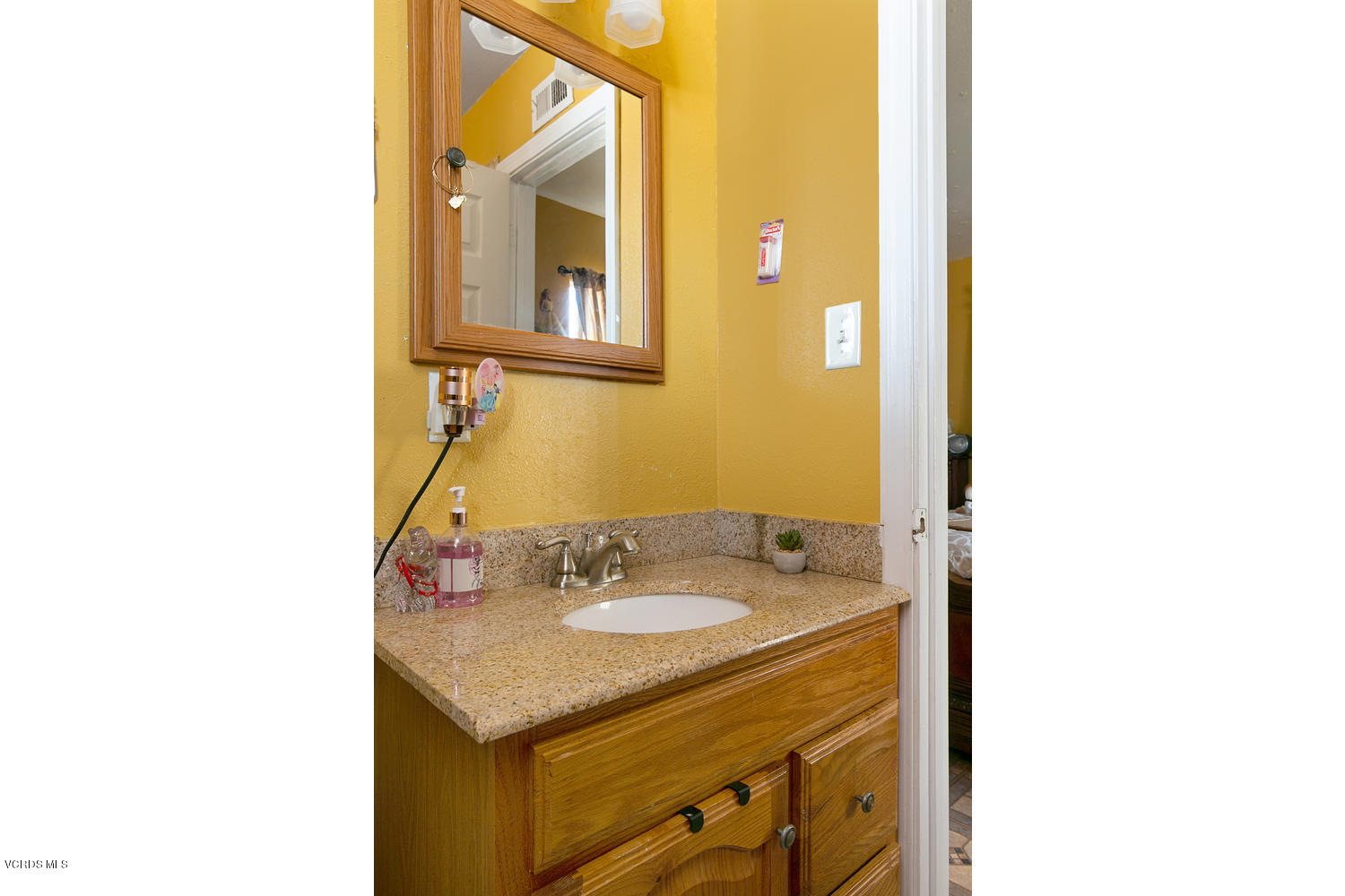 1731 Rialto Street Oxnard, CA 93035 - Photo 16 of 27 1731 Rialto St-016-15-Master Bath-MLS_Si
