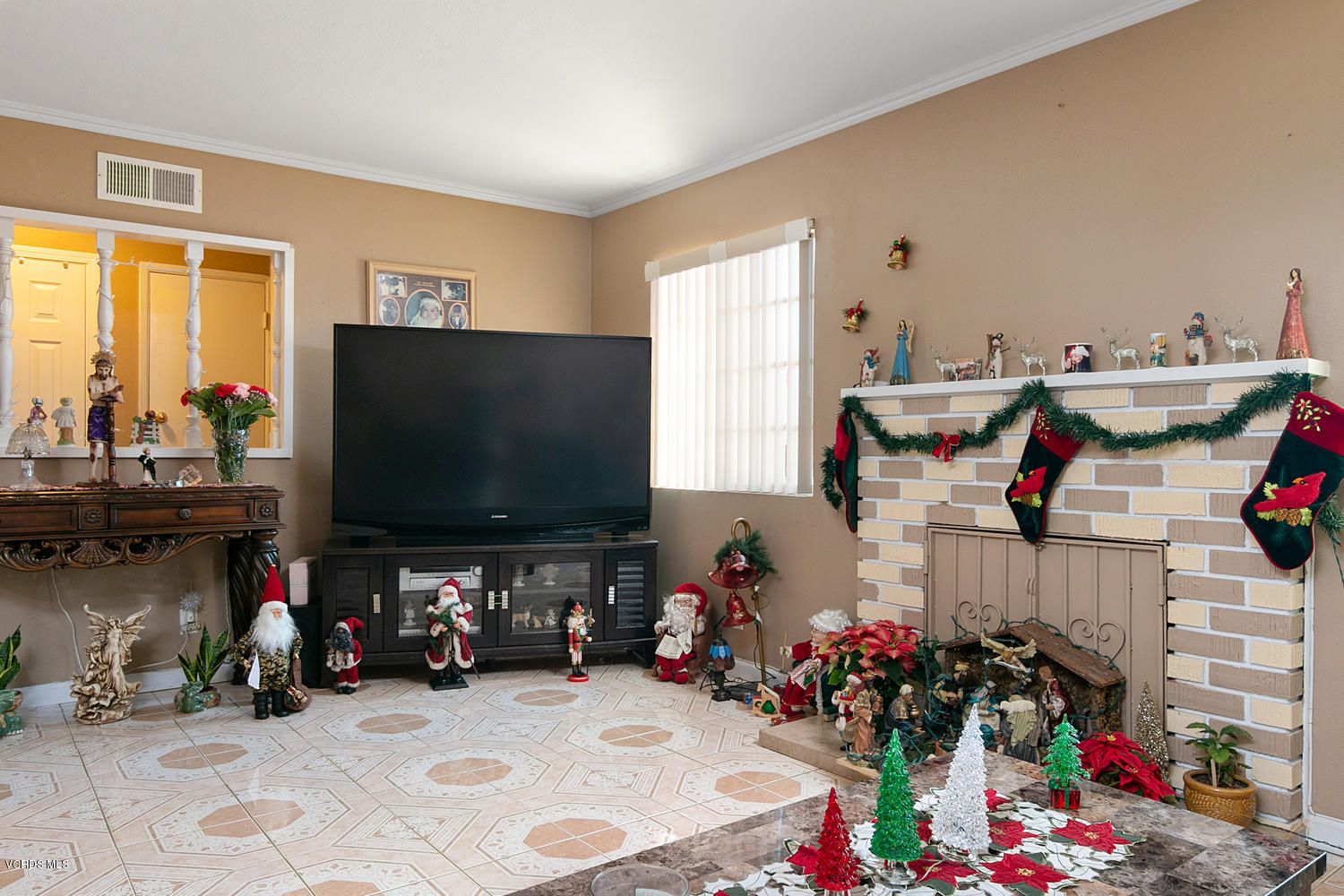 1731 Rialto St-006-23-Living Room-MLS_Si