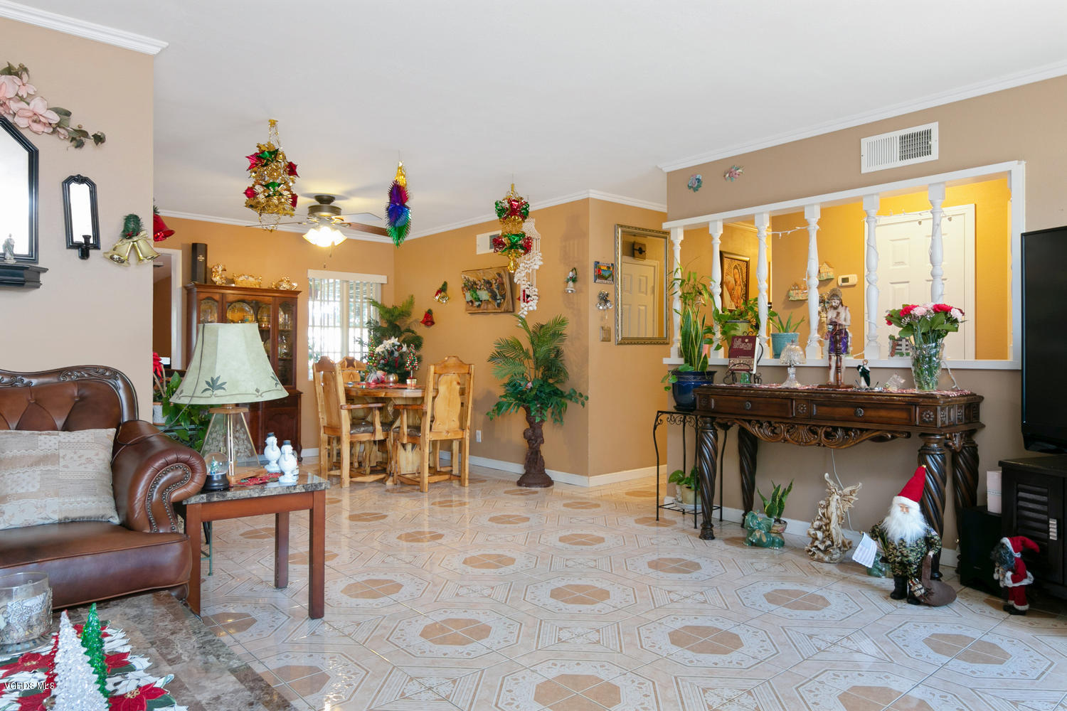 1731 Rialto St-007-22-LivingDining Room-