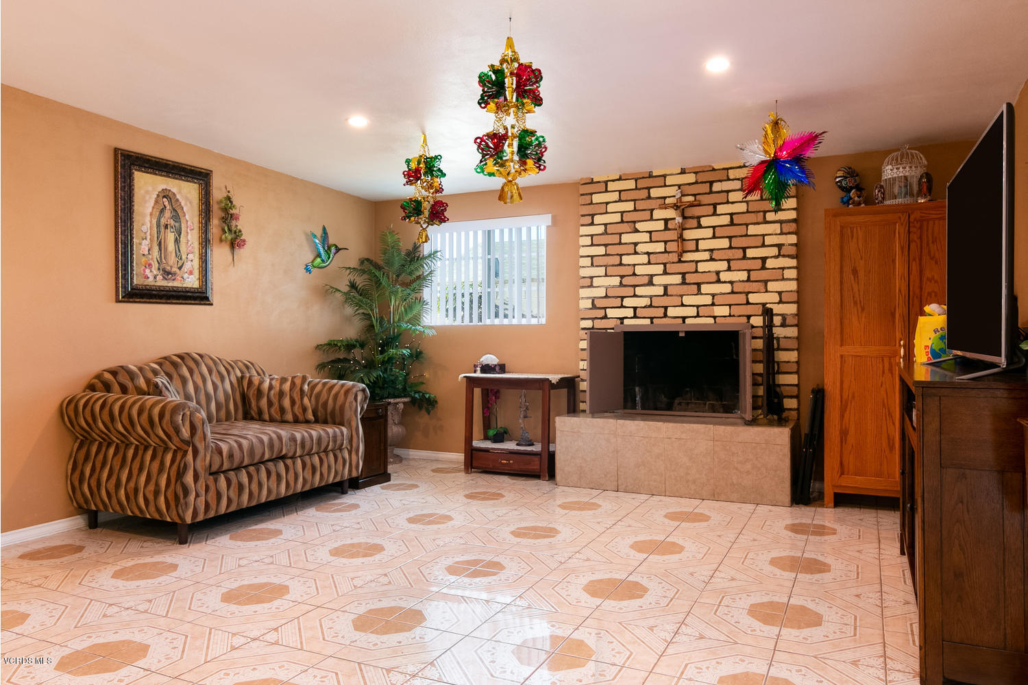 1731 Rialto Street Oxnard, CA 93035 - Photo 9 of 27 1731 Rialto St-006-6-Family Room-MLS_Siz