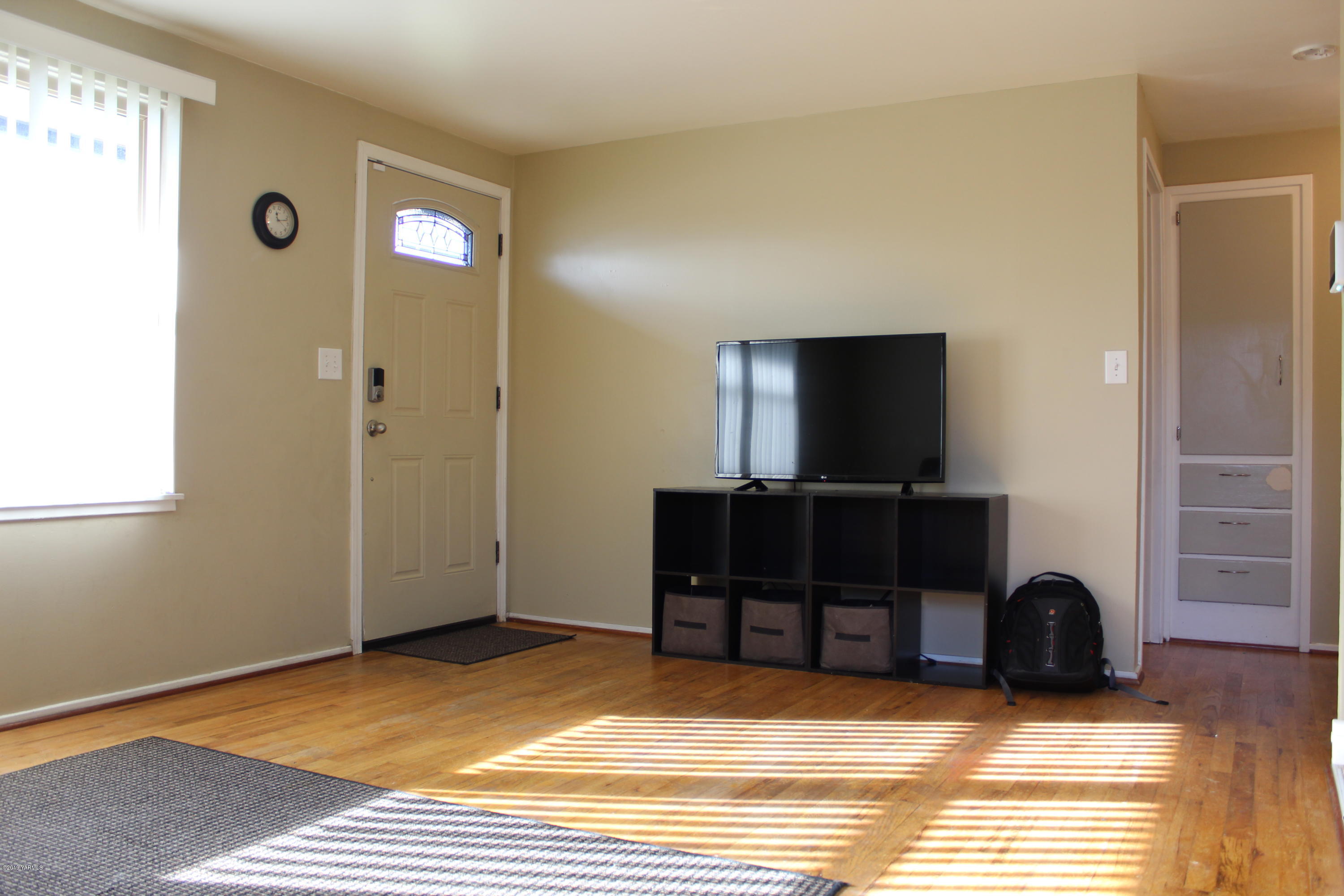 511 West 3rd Avenue Toppenish, WA 98948 - Photo 3 of 18 a view of living room with furniture and a flat screen tv