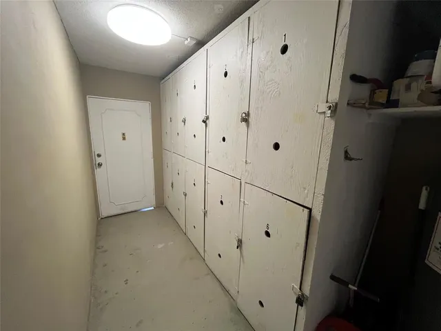 $1,950 | 2020 Northeast 56th Street, Unit 208, Fort Lauderdale, FL 33308