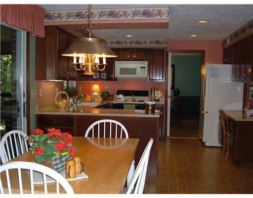 126 Spring Hollow Drive Apollo, PA 15613 - Photo 9 of 12 Cafeteria/Kitchen. morning room for breakfast in equipped kitchen with desk area!