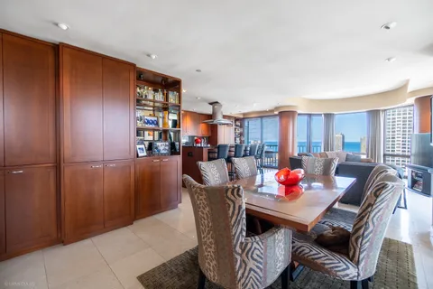 $3,000,000 | 111 West Maple Street, Unit 34023404, Chicago, IL 60610