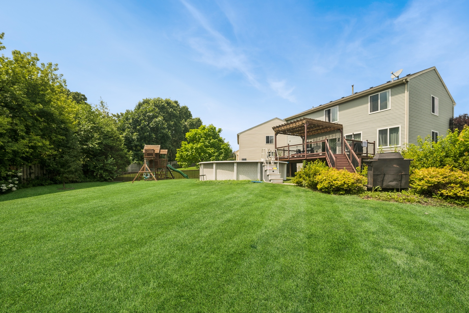 560 Canterbury Lane Pingree Grove, IL 60140 - Photo 15 of 15 a view of a house with backyard and garden