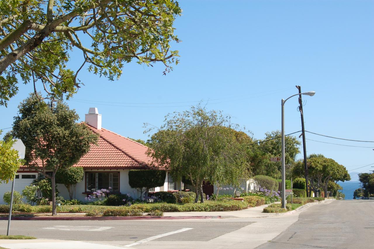 318 Oliver Road Santa Barbara, CA 93109 - Photo 2 of 10 home and water 2