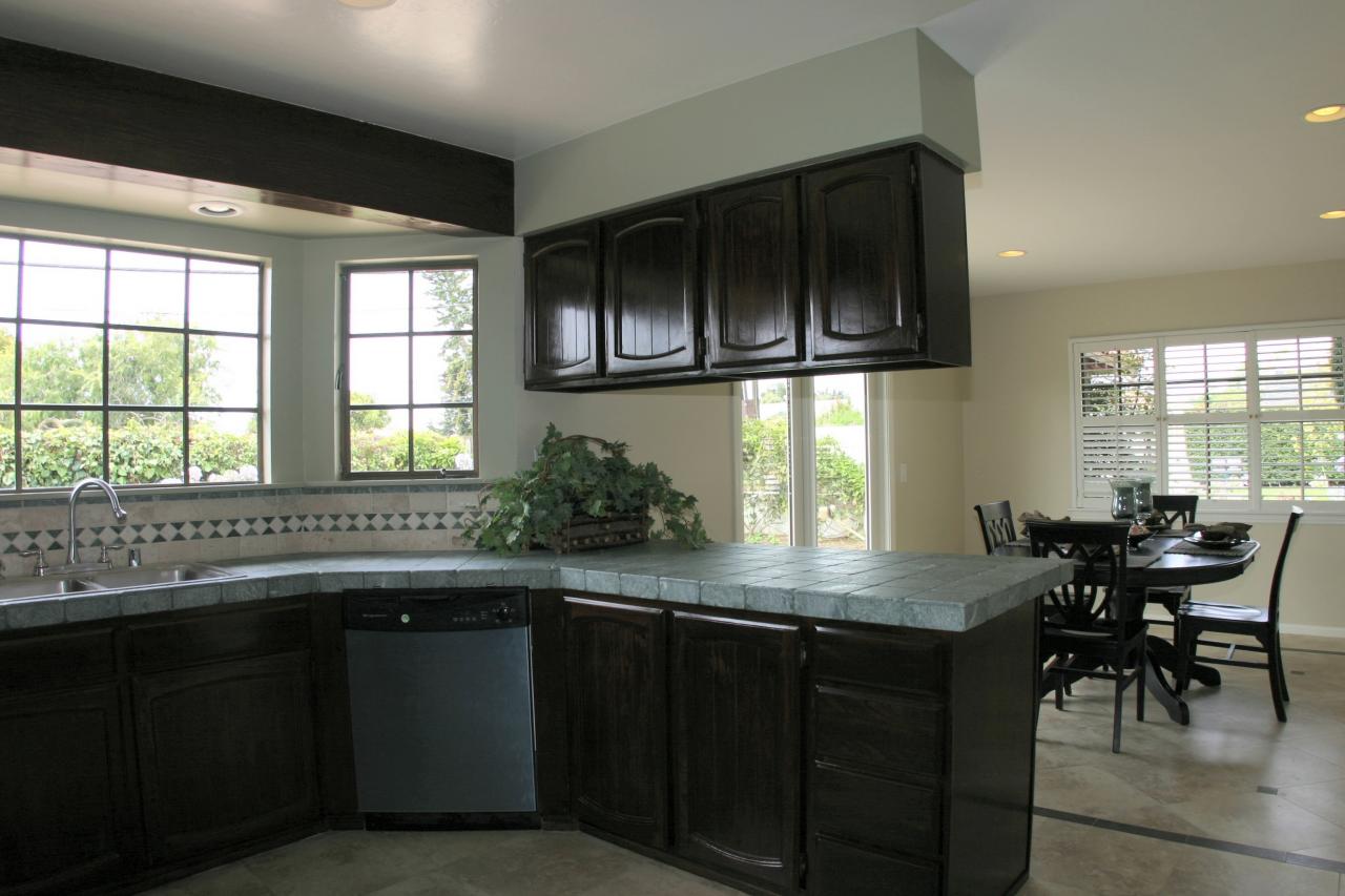 318 Oliver Road Santa Barbara, CA 93109 - Photo 5 of 10 Kitchen