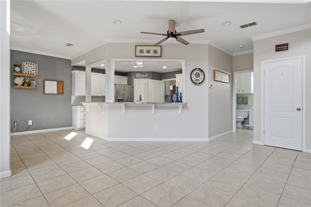 302 Long Point Drive Portland, TX 78374 - Photo 6 of 29 Gallery Image 6