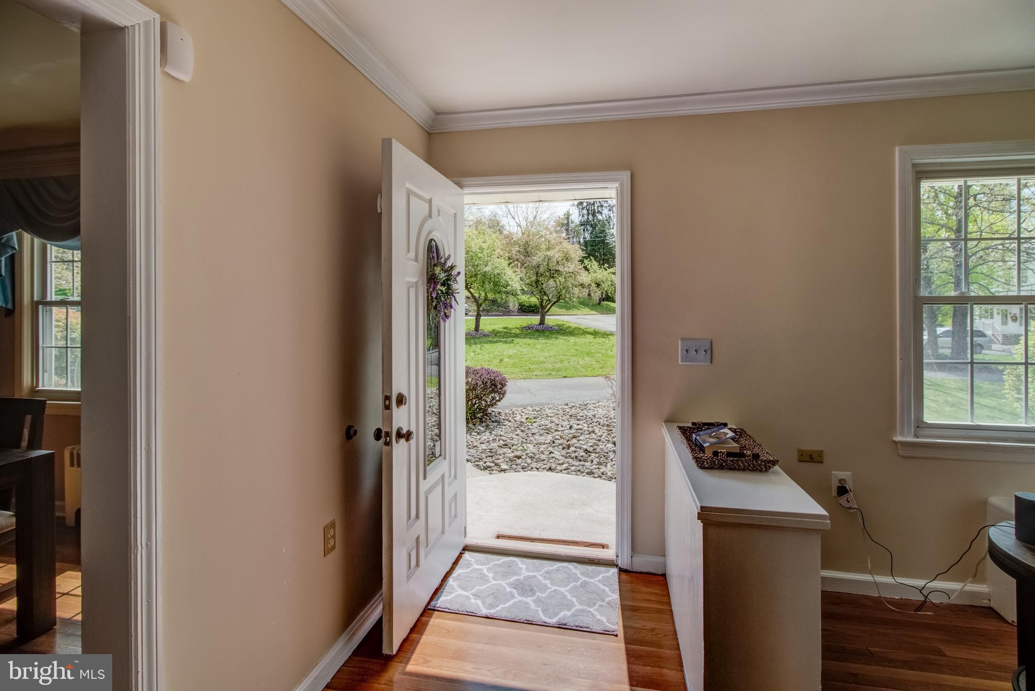 9 Frederick Lane Ewing, NJ 08628 - Photo 2 of 19