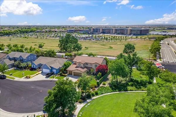 $939,990 | 433 Rockcliff Court, Roseville, CA 95747
