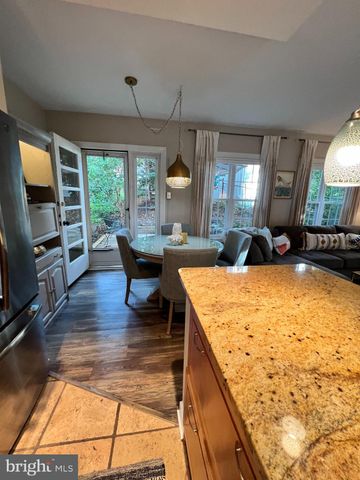 $445,000 | 1414 Martha Custis Drive, Alexandria, VA 22302