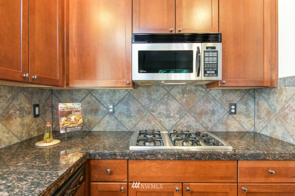 8511 Northeast 201st Place Bothell, WA 98011 - Photo 8 of 24 Gallery Image 8