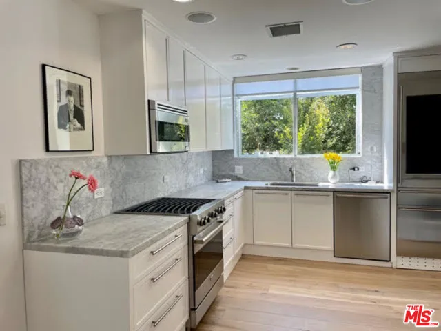 $4,995,000 | 9033 Vista Grande Street, West Hollywood, CA 90069