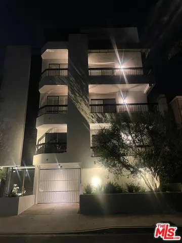 $4,995,000 | 9033 Vista Grande Street, West Hollywood, CA 90069