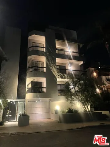 $4,995,000 | 9033 Vista Grande Street, West Hollywood, CA 90069