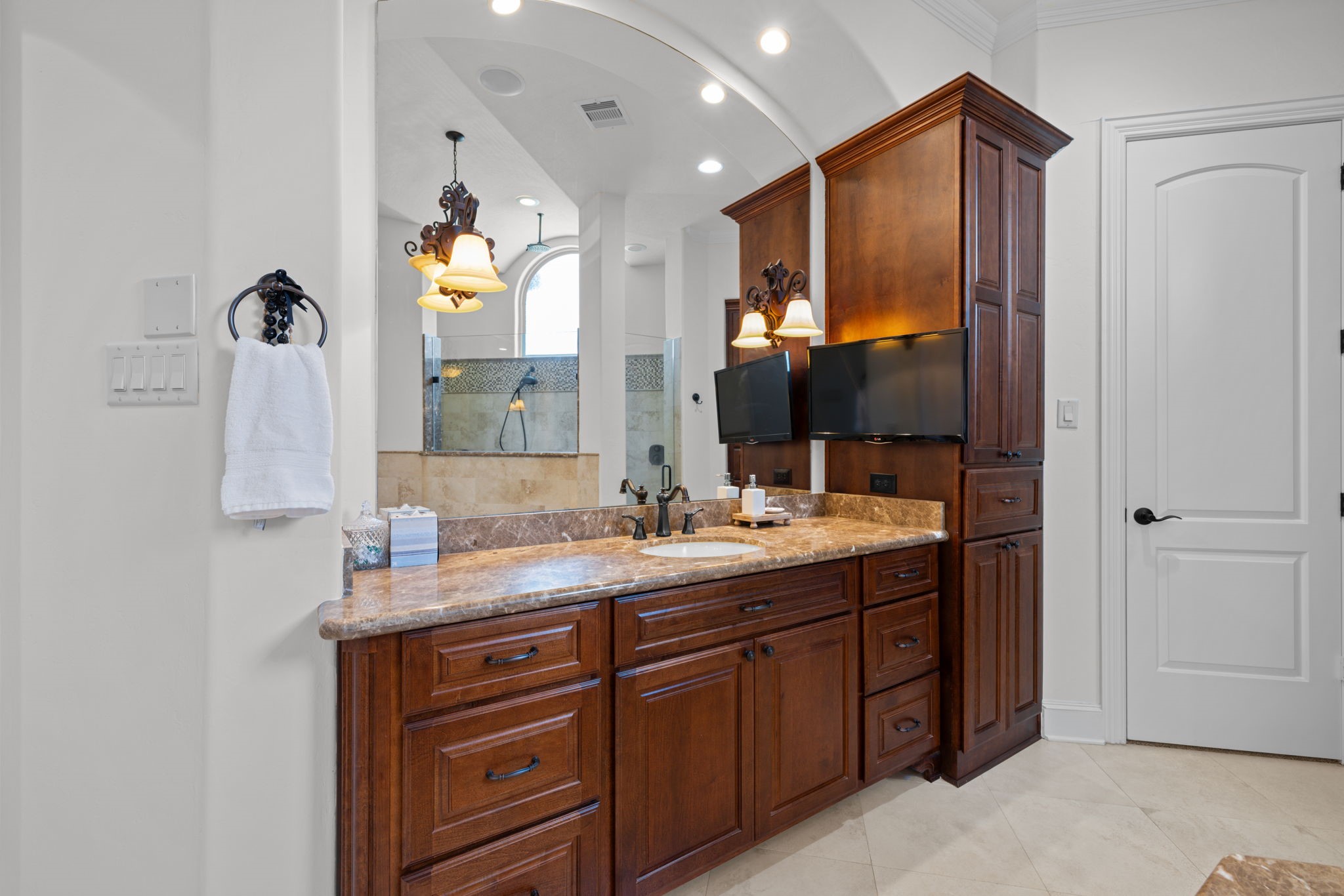 58 Shadow Creek Ridge Drive Spring, TX 77389 - Photo 30 of 49 His counter