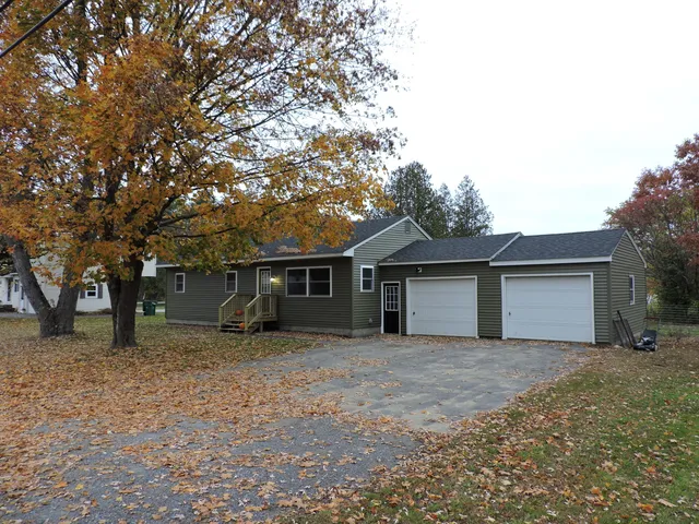 $269,900 | 21 Airport Road, Norridgewock, ME 04957