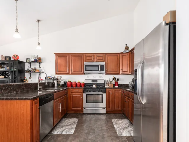 $269,900 | 1923 Waters Edge Drive, Minooka, IL 60447