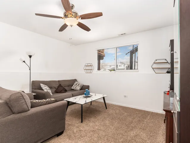 $269,900 | 1923 Waters Edge Drive, Minooka, IL 60447