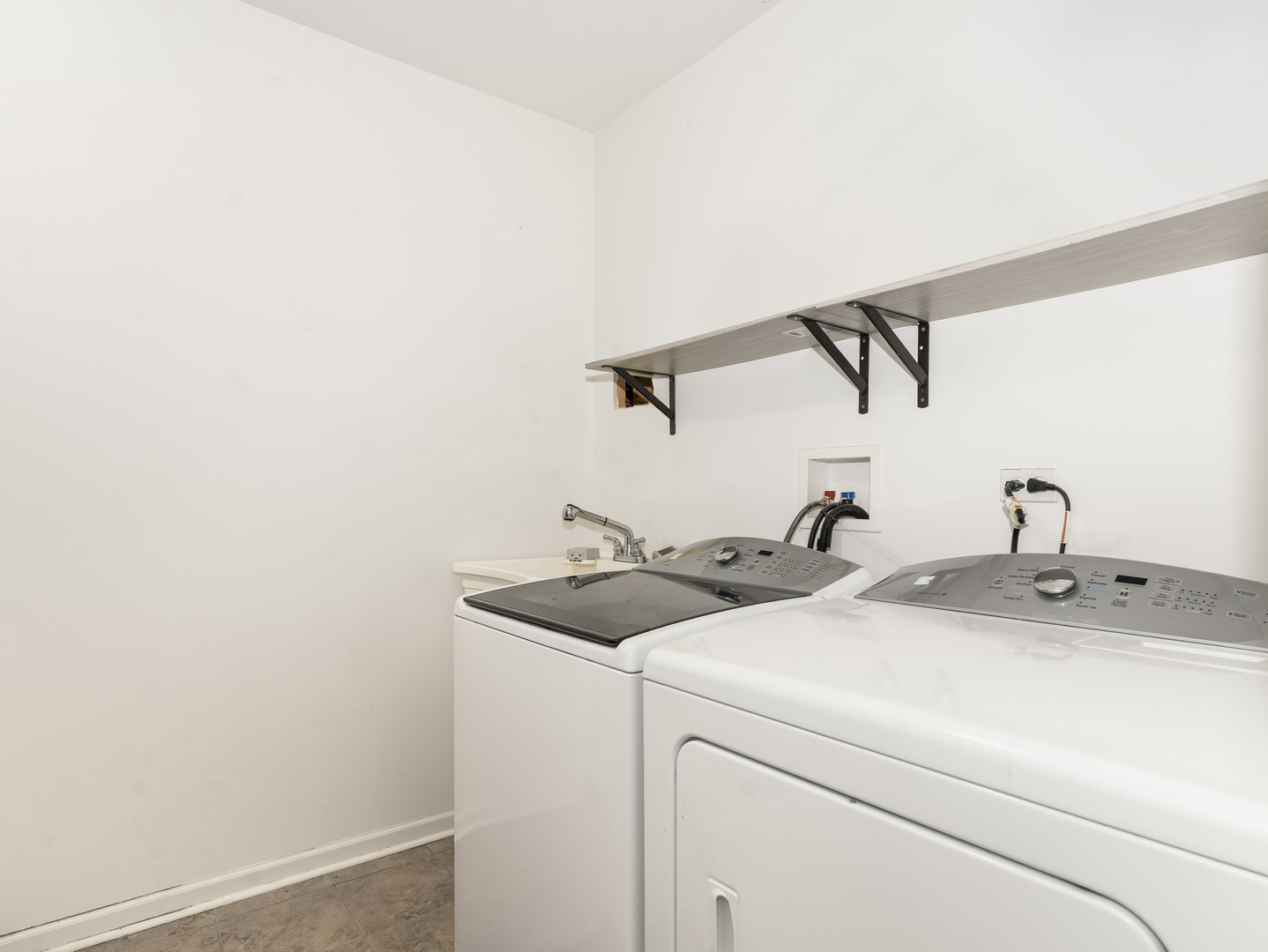 1923 Waters Edge Drive Minooka, IL 60447 - Photo 22 of 24 a bathroom with a sink and a mirror