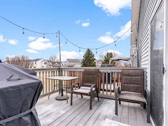 $269,900 | 1923 Waters Edge Drive, Minooka, IL 60447