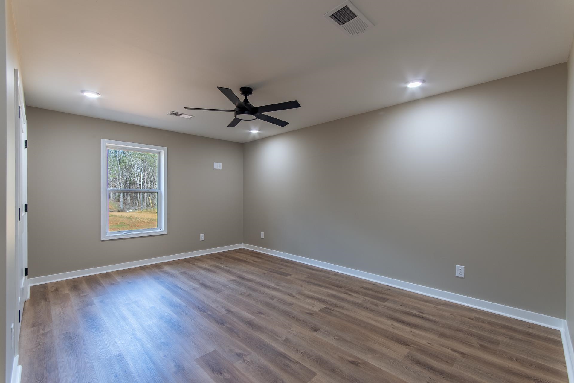 1471 Chambers Store Road Michie, TN 38357 - Photo 23 of 38 Unfurnished room featuring recessed lighting, baseboards, dark wood finished floors, visible vents, and a ceiling fan