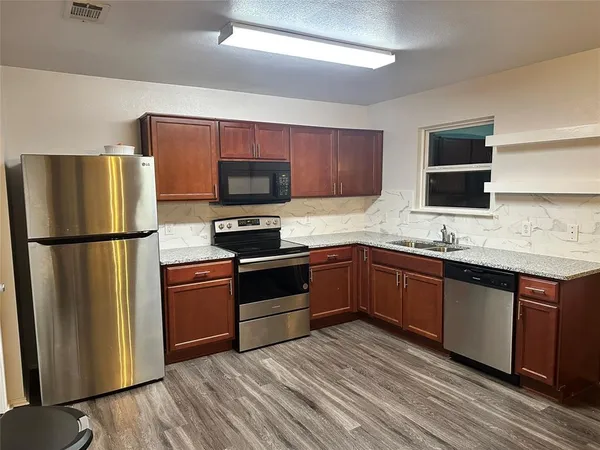 $2,400 | 1308 Divine Drive, Lancaster, TX 75146