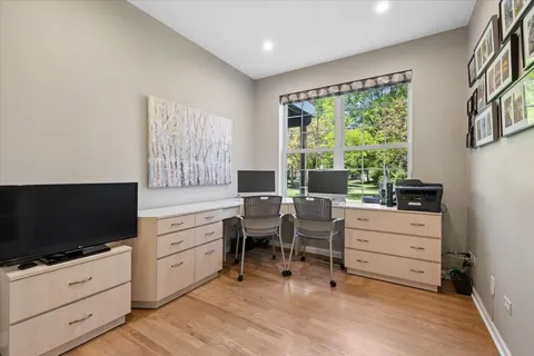 $575,000 | 3042 Lexington Lane, Unit 3R41, Glenview, IL 60026