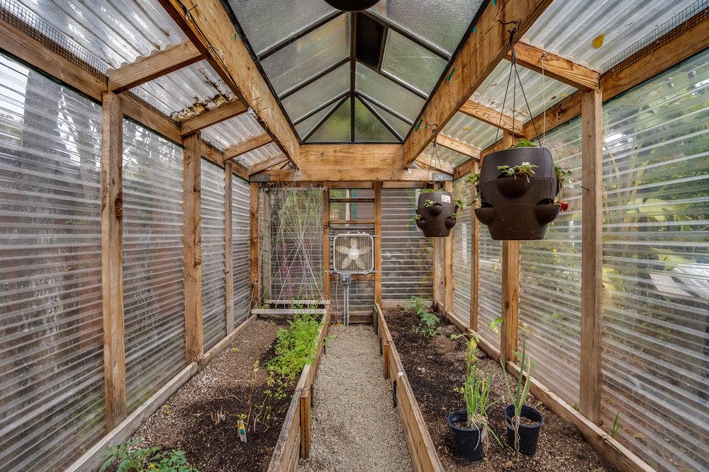 1067 Rio Vista Drive Pacifica, CA 94044 - Photo 38 of 43 a view of a pathway of a house