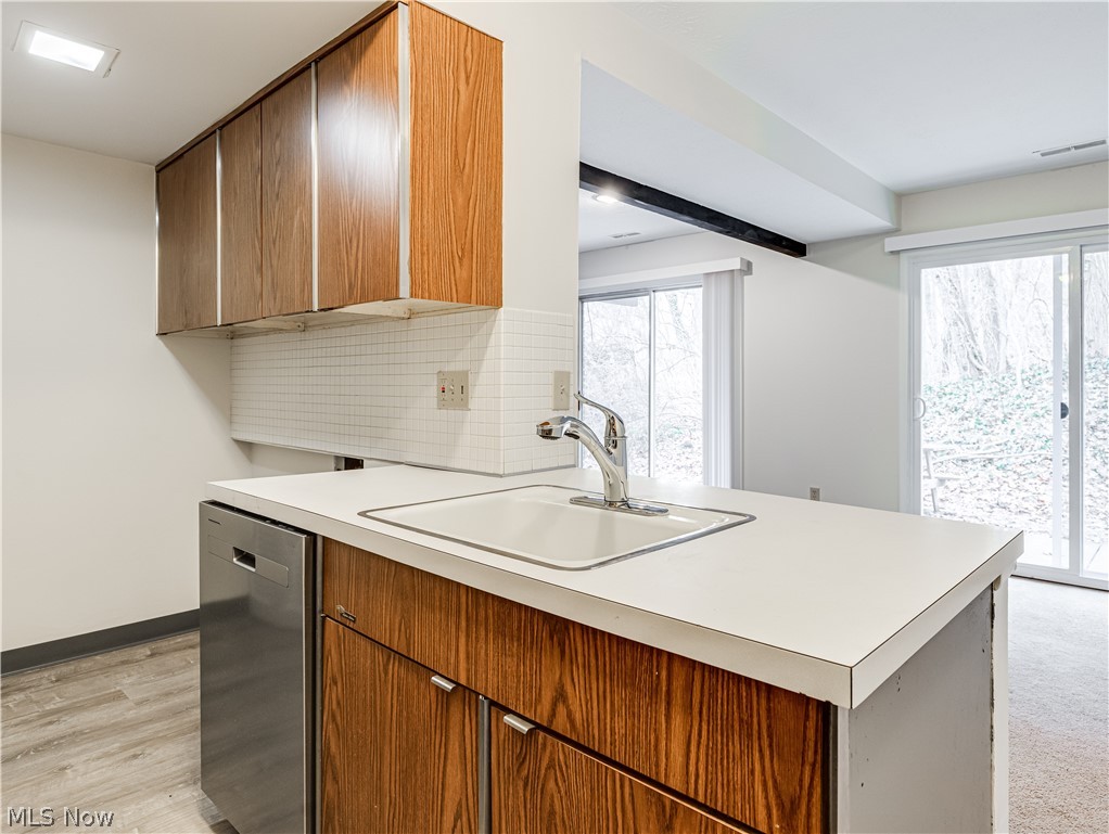 2550 Chamberlain Road, Unit A3 Akron, OH 44333 - Photo 11 of 21 Kitchen with light hardwood / wood-style floors, dishwasher, sink, and backsplash