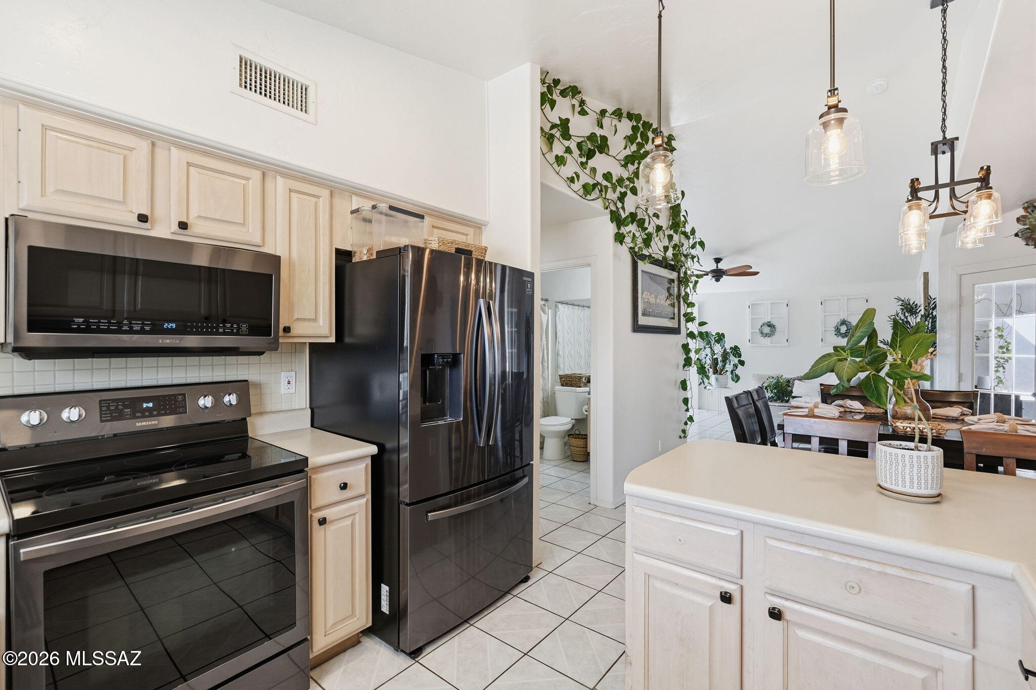 91 Círculo Cortez Rio Rico, AZ 85648 - Photo 15 of 50 Kitchen