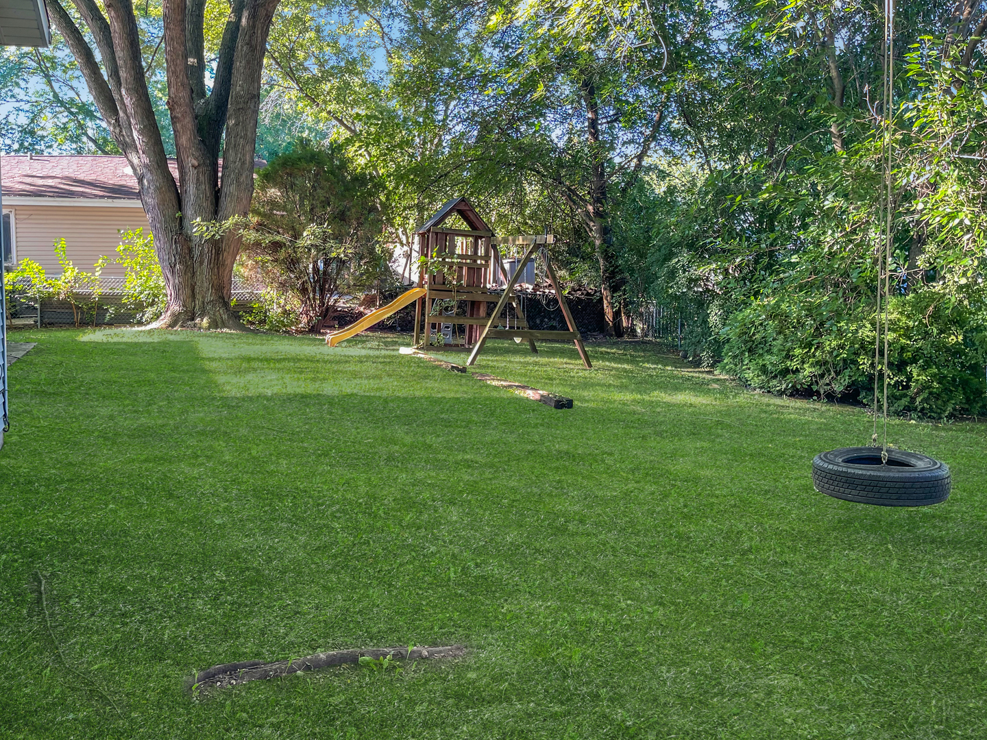 506 Longview Drive Antioch, IL 60002 - Photo 3 of 9