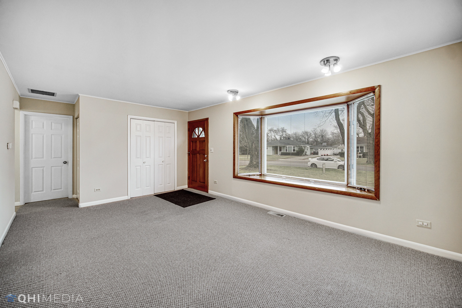 2402 Wing Street Rolling Meadows, IL 60008 - Photo 5 of 20