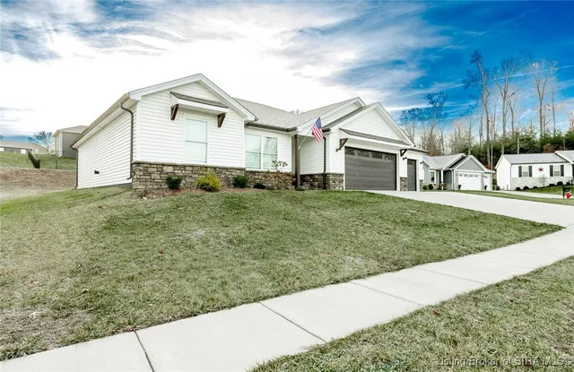 $309,900 | 4105 Cedar Creek Court, Floyds Knobs, IN 47119