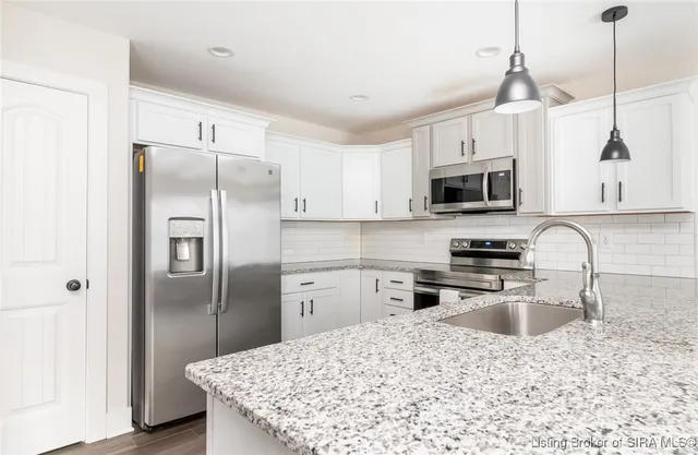 $309,900 | 4105 Cedar Creek Court, Floyds Knobs, IN 47119